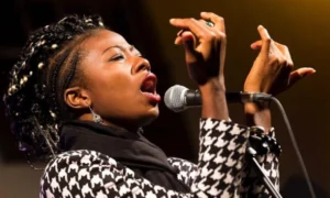 LORNOAR singing live